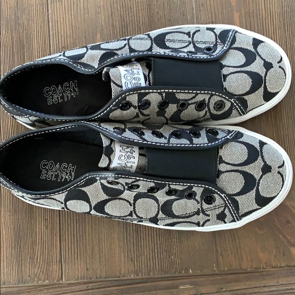 COACH🖤Like New Sneakers - Picture 9 of 12